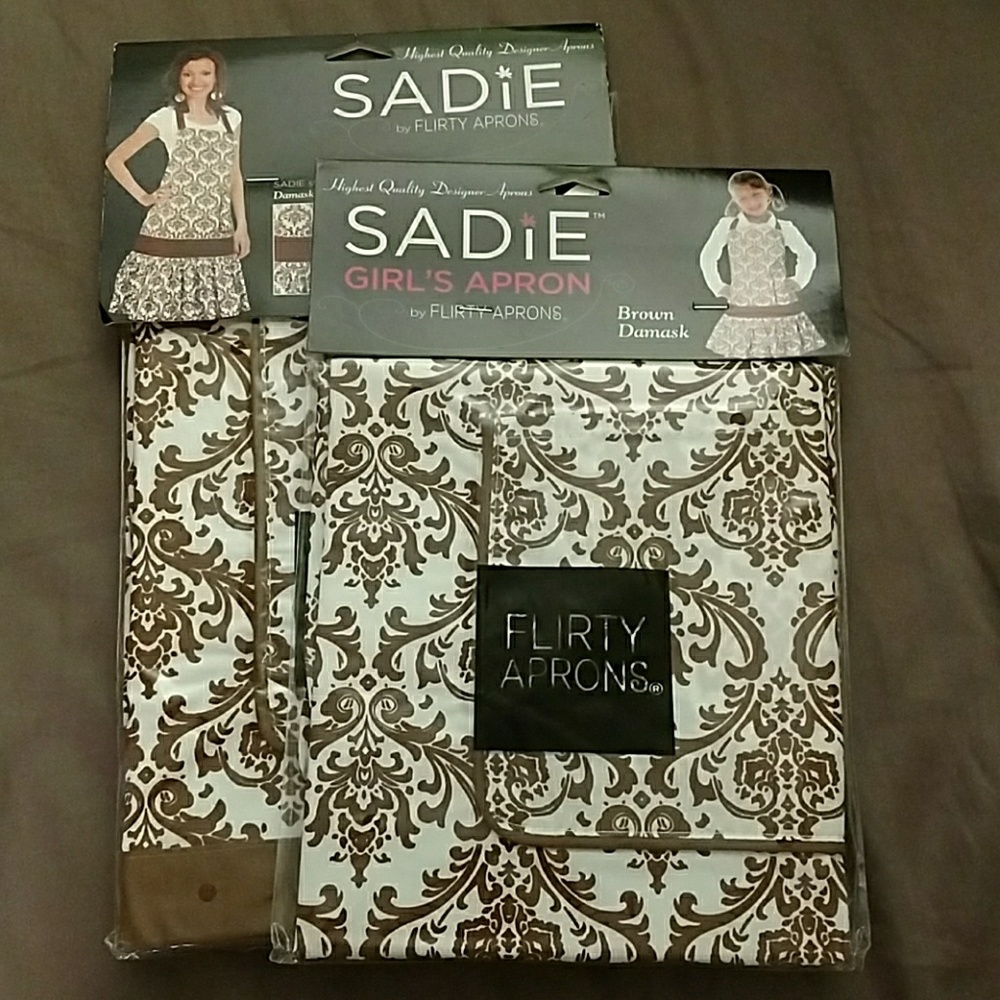 NWT! Matching Mother-Daughter (2-6 yrs) Apron Set